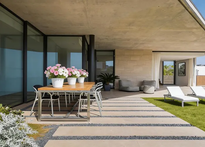 Villa Al Fresco Center And 10 Minutes Walk From Amaizing Design New And New Urbanization *