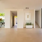 Villa Al Fresco Center And 10 Minutes Walk From Amaizing Design New And New Urbanization