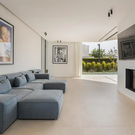 Al Fresco Center And 10 Minutes Walk From Amaizing Design New And New Urbanization Вилла