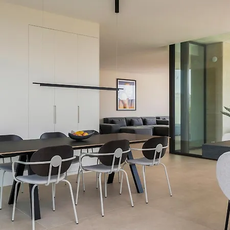 Al Fresco Center And 10 Minutes Walk From Amaizing Design New And New Urbanization Villa *