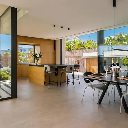 Al Fresco Center And 10 Minutes Walk From Amaizing Design New And New Urbanization Villa