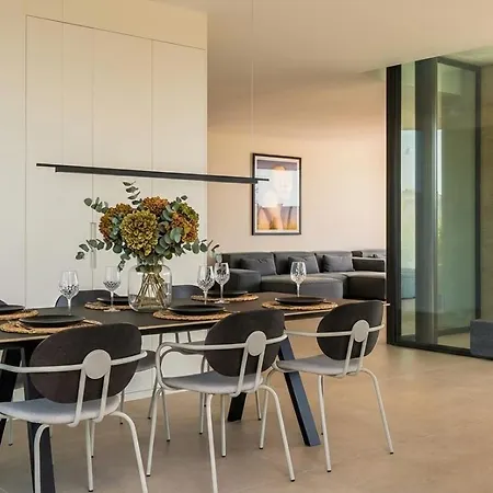 Al Fresco Center And 10 Minutes Walk From Amaizing Design New And New Urbanization Villa *