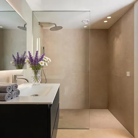 Al Fresco Center And 10 Minutes Walk From Amaizing Design New And New Urbanization Villa