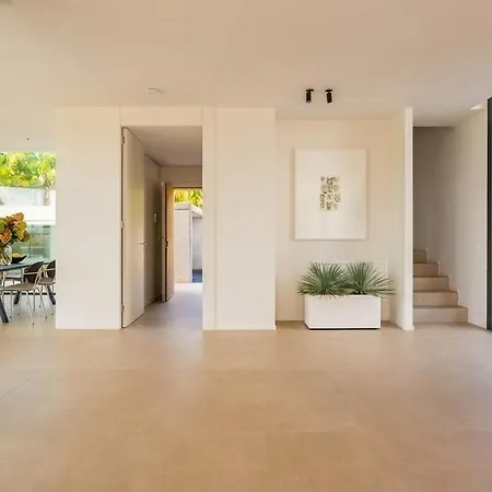 Villa Al Fresco Center And 10 Minutes Walk From Amaizing Design New And New Urbanization