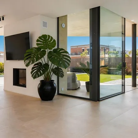 Al Fresco Center And 10 Minutes Walk From Amaizing Design New And New Urbanization Sitges