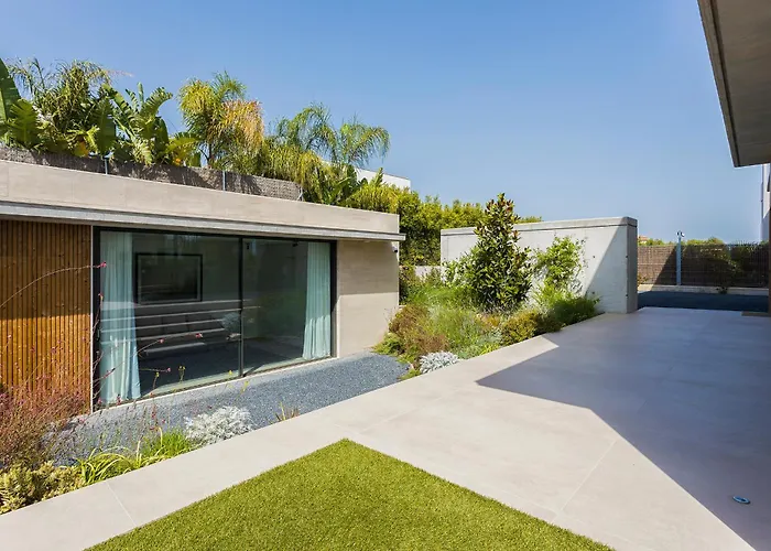 Villa Al Fresco Center And 10 Minutes Walk From Amaizing Design New And New Urbanization *