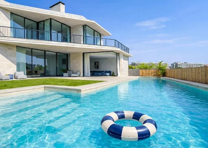 Villa Al Fresco Center And 10 Minutes Walk From Amaizing Design New And New Urbanization *