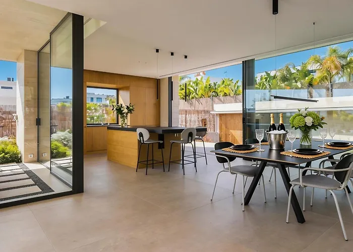 Al Fresco Center And 10 Minutes Walk From Amaizing Design New And New Urbanization Villa