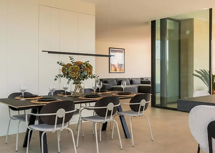 Al Fresco Center And 10 Minutes Walk From Amaizing Design New And New Urbanization Villa *