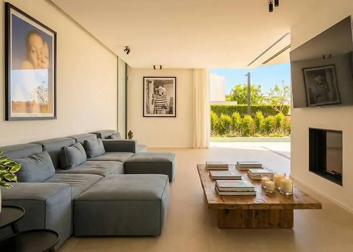 Al Fresco Center And 10 Minutes Walk From Amaizing Design New And New Urbanization * 锡切斯