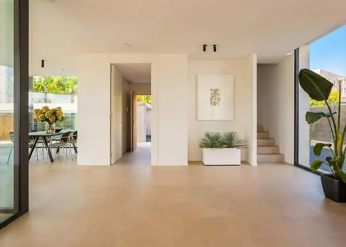 Villa Al Fresco Center And 10 Minutes Walk From Amaizing Design New And New Urbanization