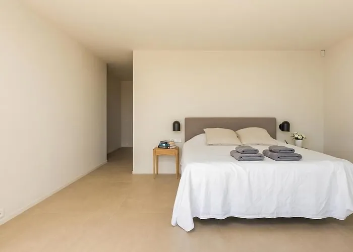 Villa Al Fresco Center And 10 Minutes Walk From Amaizing Design New And New Urbanization *