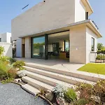 Al Fresco Center And 10 Minutes Walk From Amaizing Design New And New Urbanization Villa *