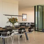 Al Fresco Center And 10 Minutes Walk From Amaizing Design New And New Urbanization Villa *