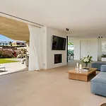 Al Fresco Center And 10 Minutes Walk From Amaizing Design New And New Urbanization Villa