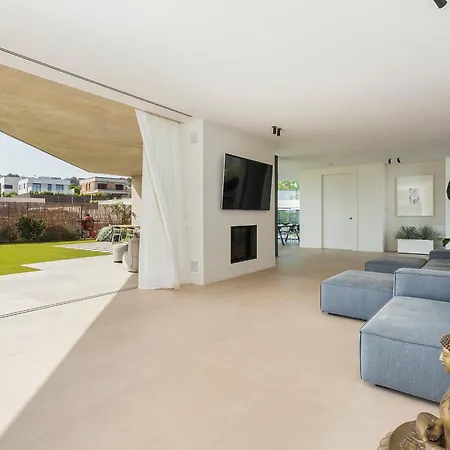 Villa Al Fresco Center And 10 Minutes Walk From Amaizing Design New And New Urbanization Sitges