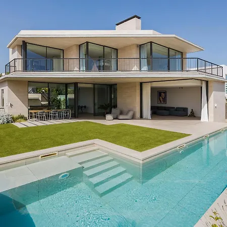 Villa Al Fresco Center And 10 Minutes Walk From Amaizing Design New And New Urbanization